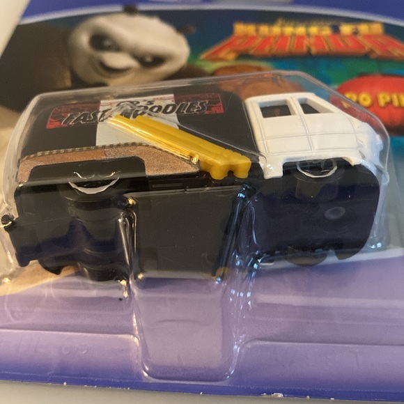 Hot Wheels Character Cars Kung Fu Panda Po Ping - Picture 4 of 4